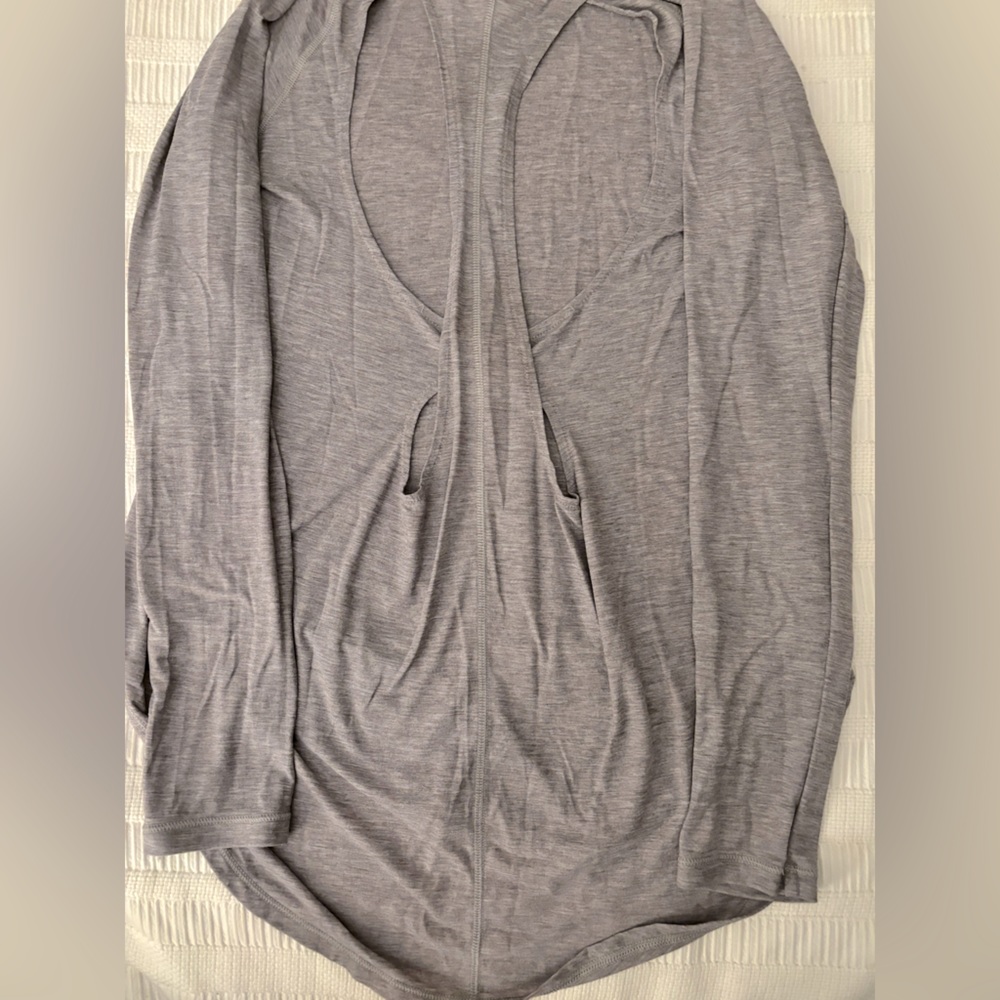 Women’s Heather Gray Under Armour Extra Small XS Long Sleeve Workout Top Back